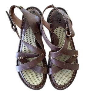BORN Handcrafted Women's Leather Sandals Sz 7 Cushioned Insole Buckle Strap
